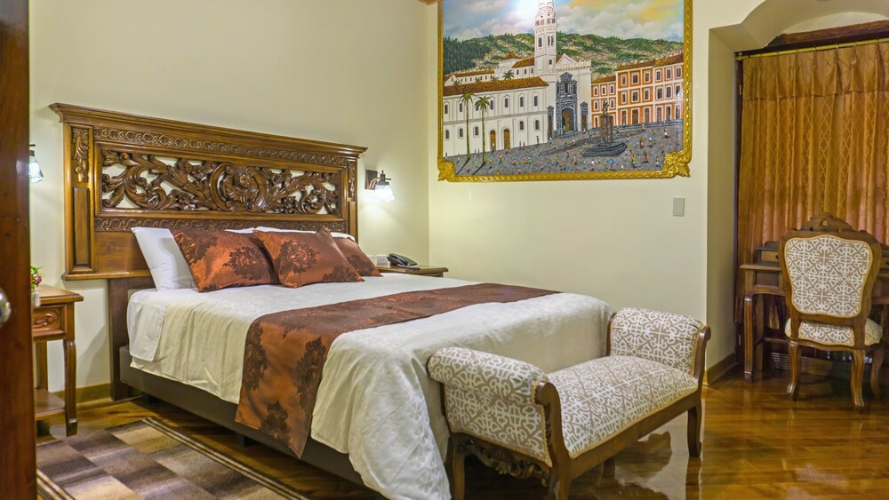 STANDARD, QUEEN BED