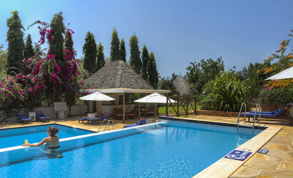 Sultan Sands Island Resort & Spa 9/69