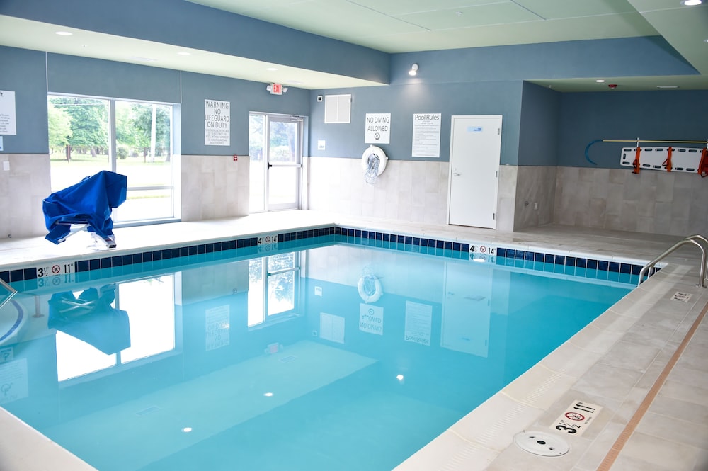 Holiday Inn Express and Suites Bensenville OHare 3/41