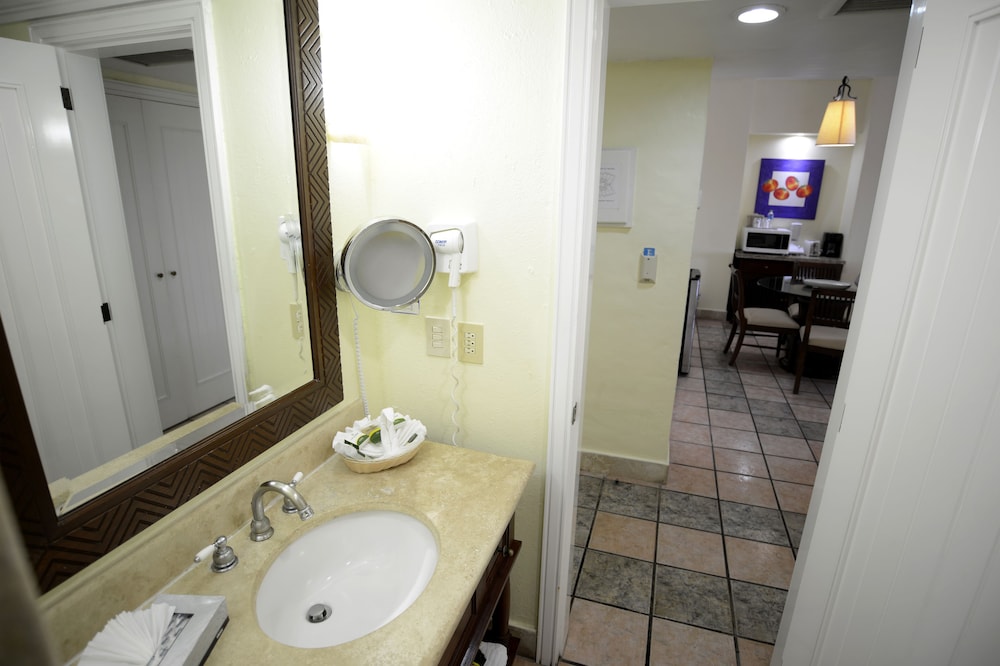 Royal Villas Resort Hotel 65/65