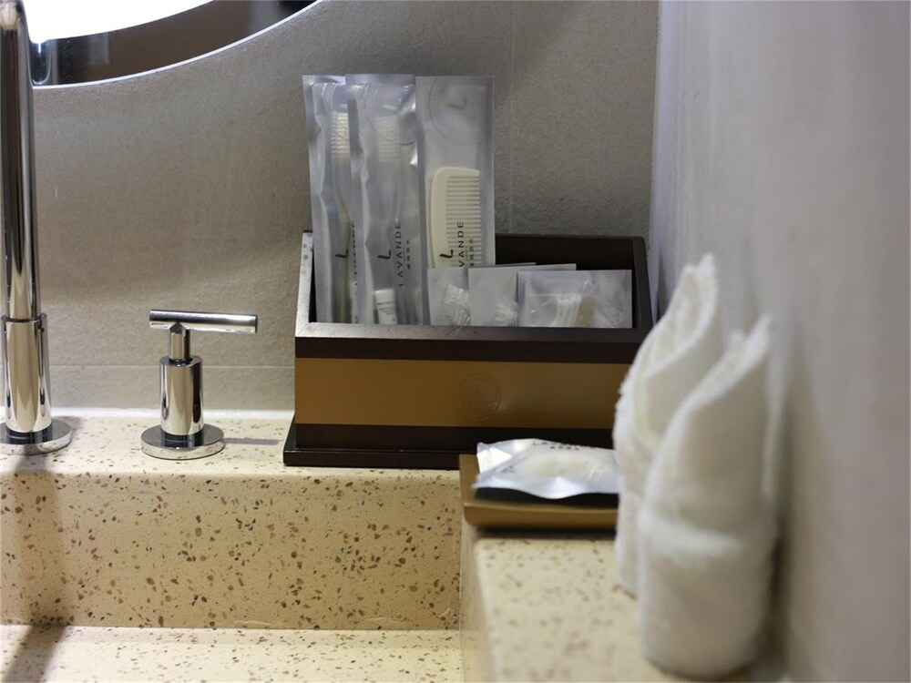 Lavande Hotel (Guangzhou Tianhe Park Yuancun Metro Station) 36/38