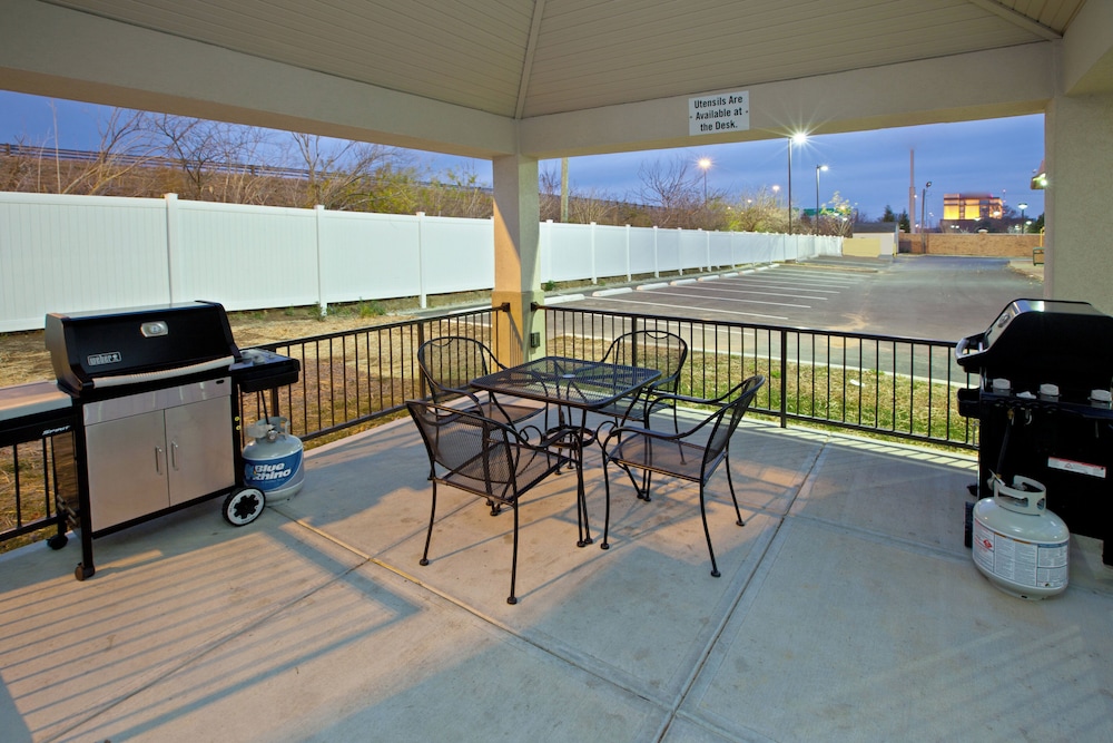 Candlewood Suites Indianapolis East 27/52