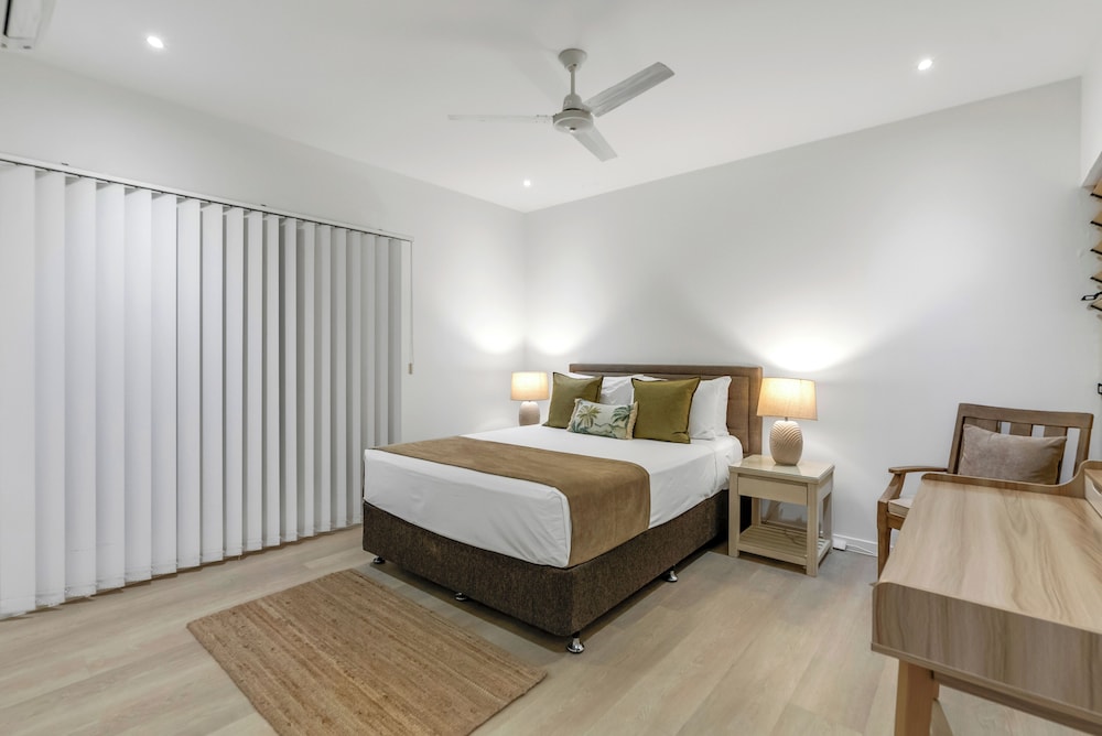 SANCTUARY PALM COVE 17/50