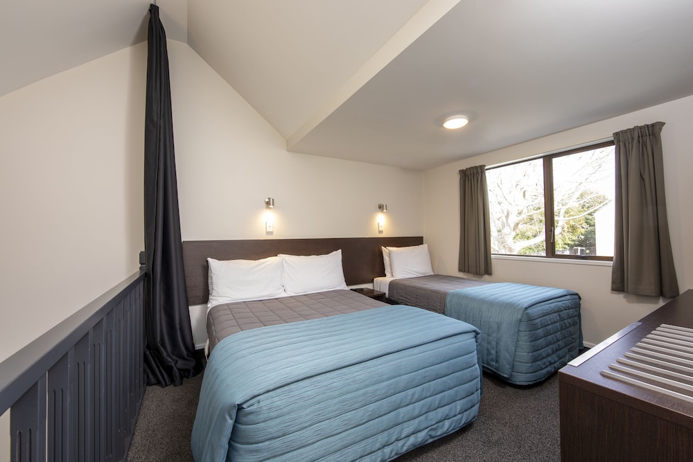 Ashford Motor Lodge 10/57