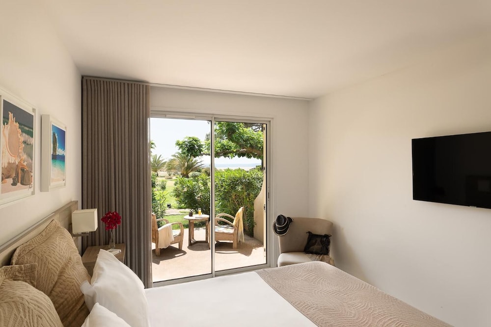 Marina Di Lava Hotel 37/60