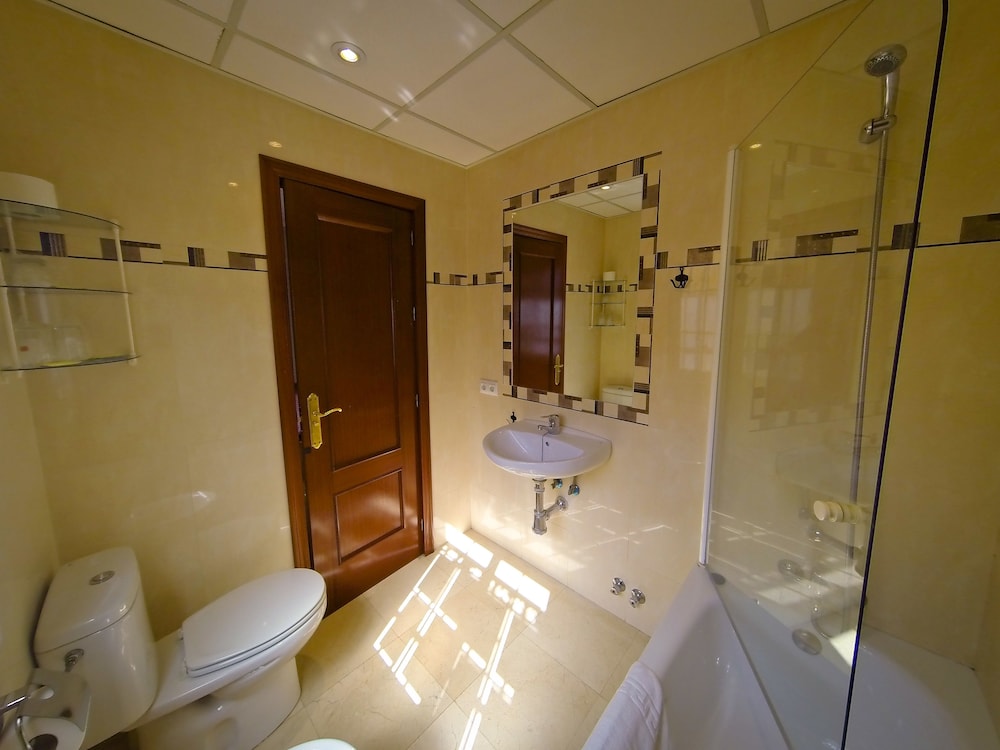 Hostal La Muralla 44/48