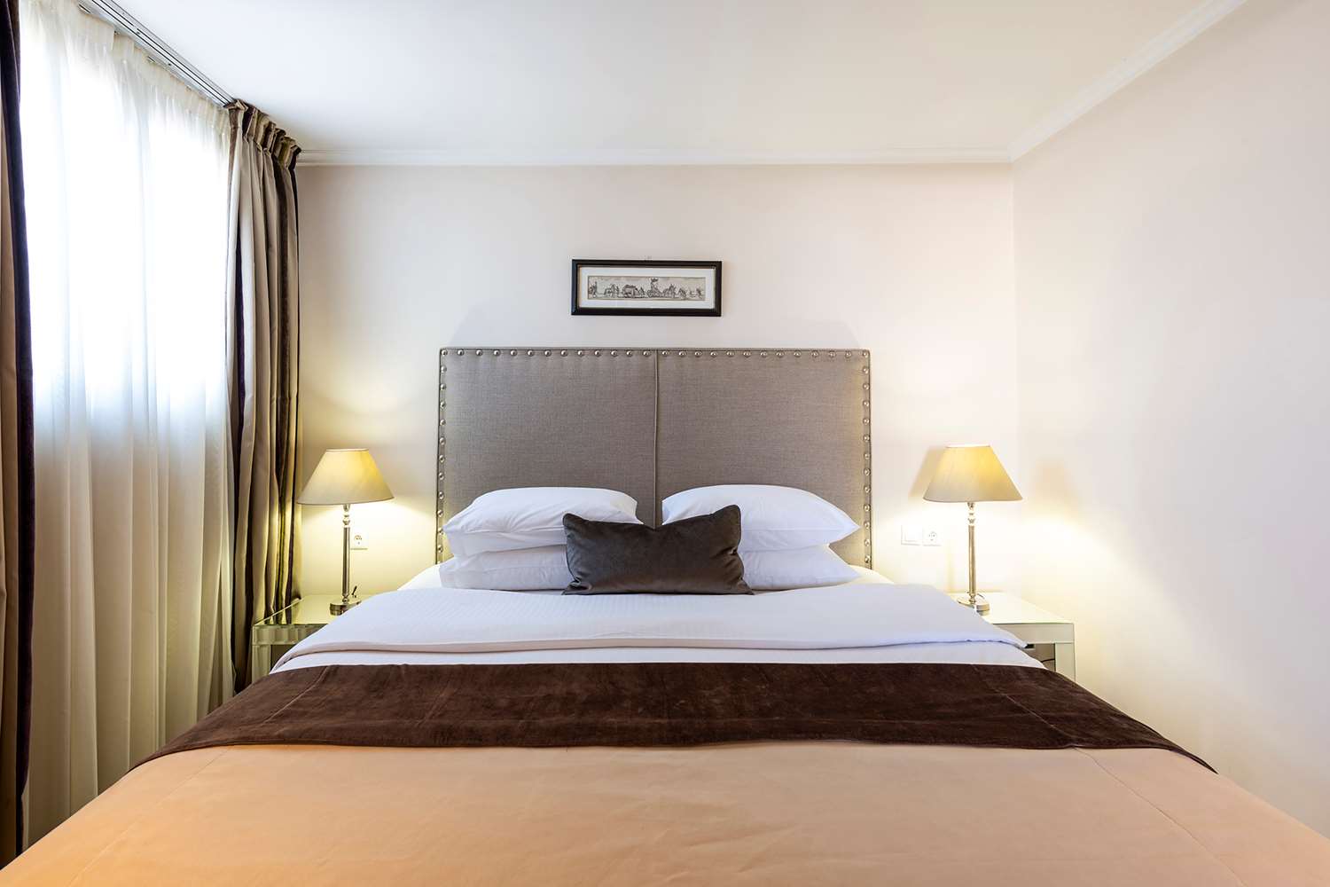 Best Western Plus Embassy Hotel 8/48