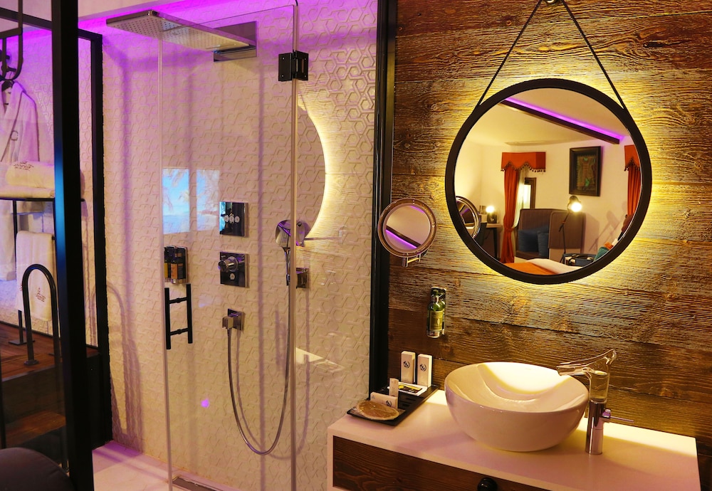 Cephanelik Butik Hotel 56/63