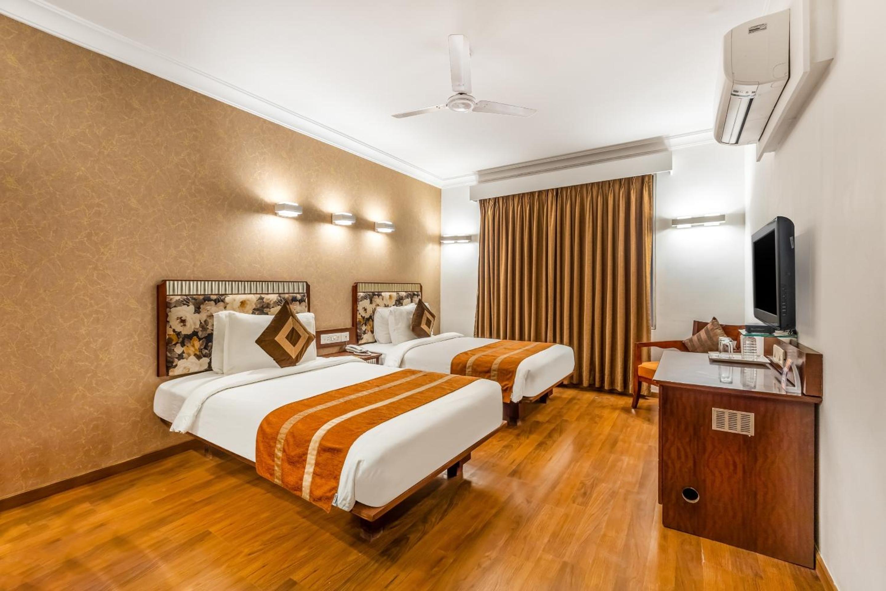 Room at 3 BY OYO Nami Residency Ahmedabad, AHMEDABAD