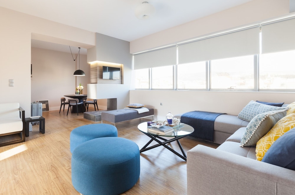 47 Luxury Suites 46/73