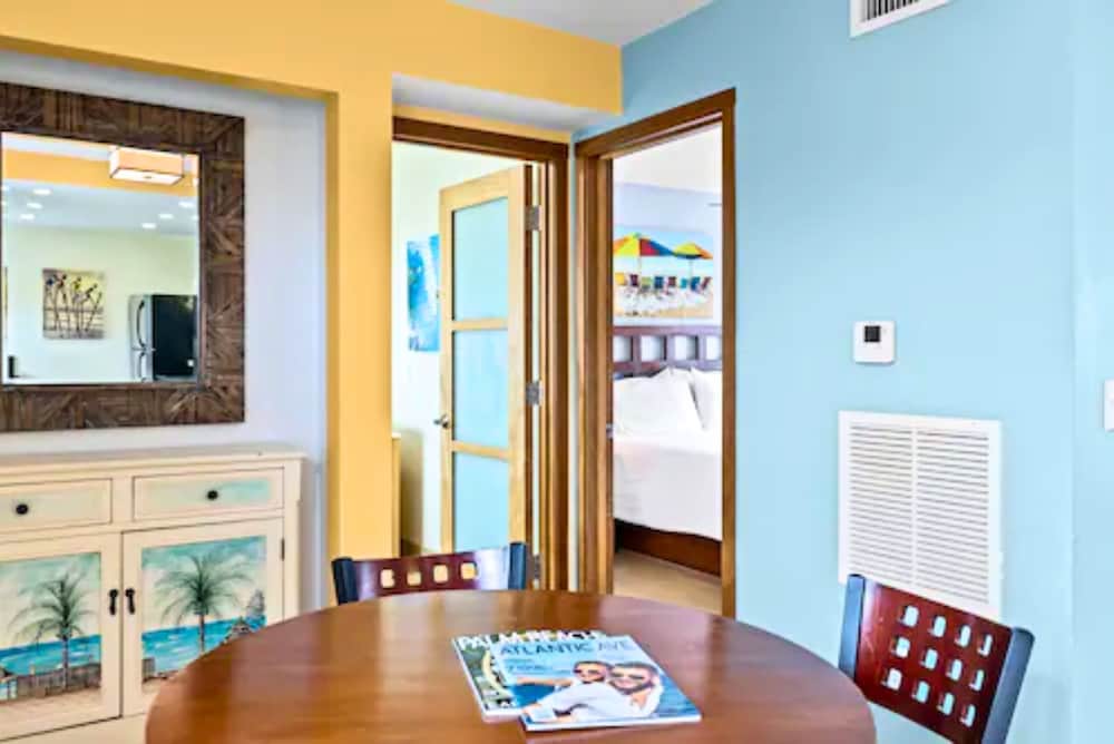Sun Dek Beach House 11/56