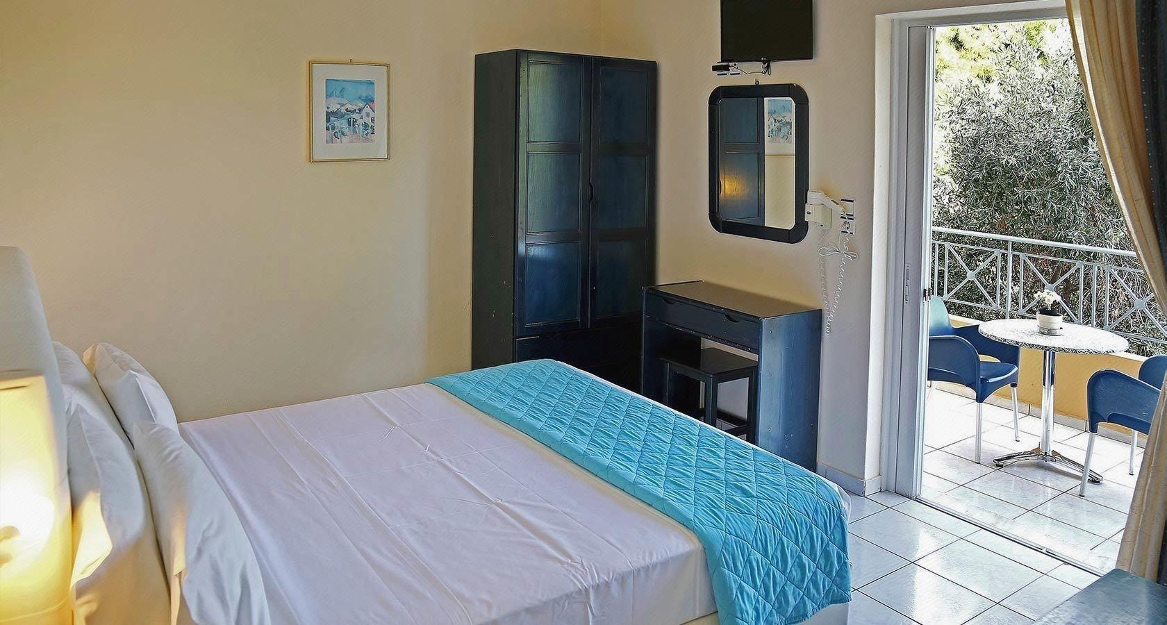Peri's Hotel 6/19