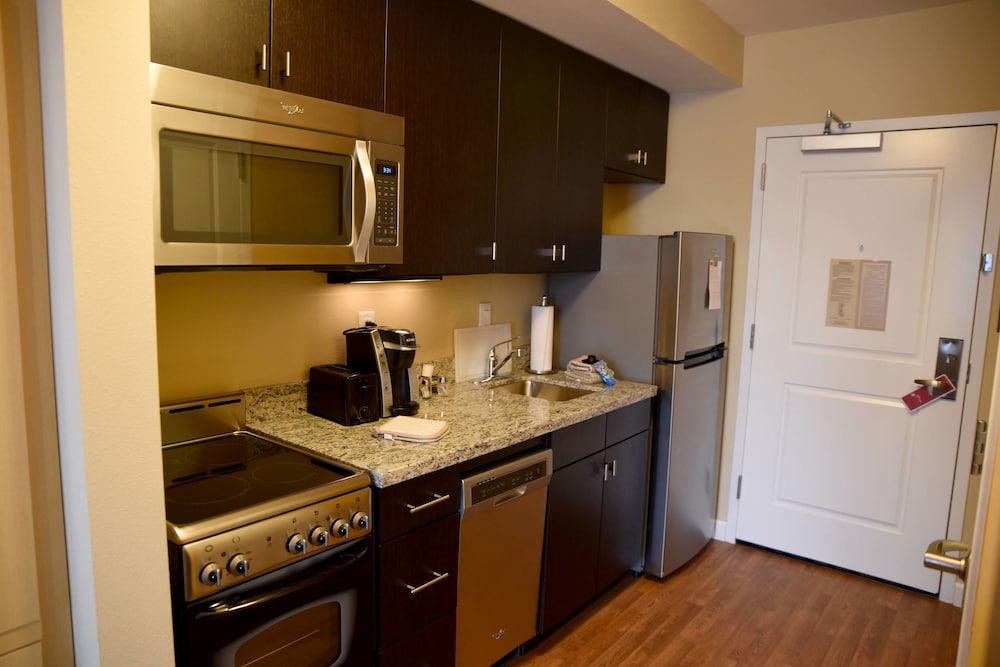 TownePlace Suites Lawrence Downtown 26/32