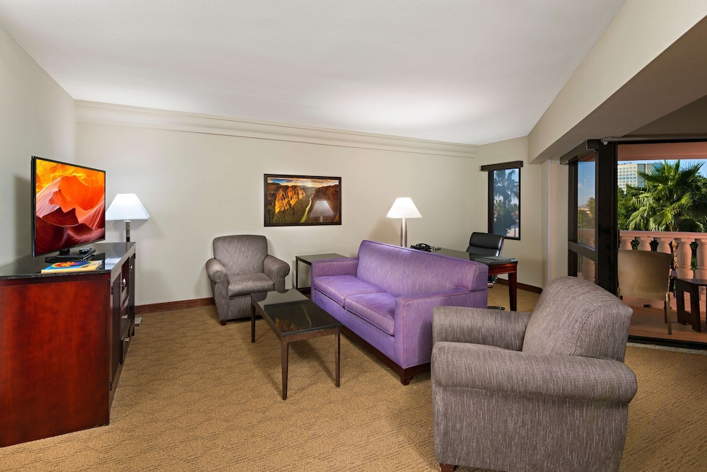 DoubleTree by Hilton Phoenix Mesa 33/69