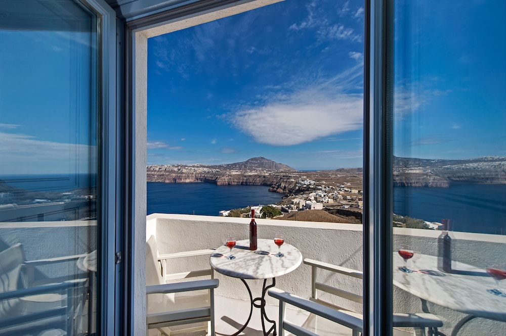 Apanemo Hotel and Suites 47/59