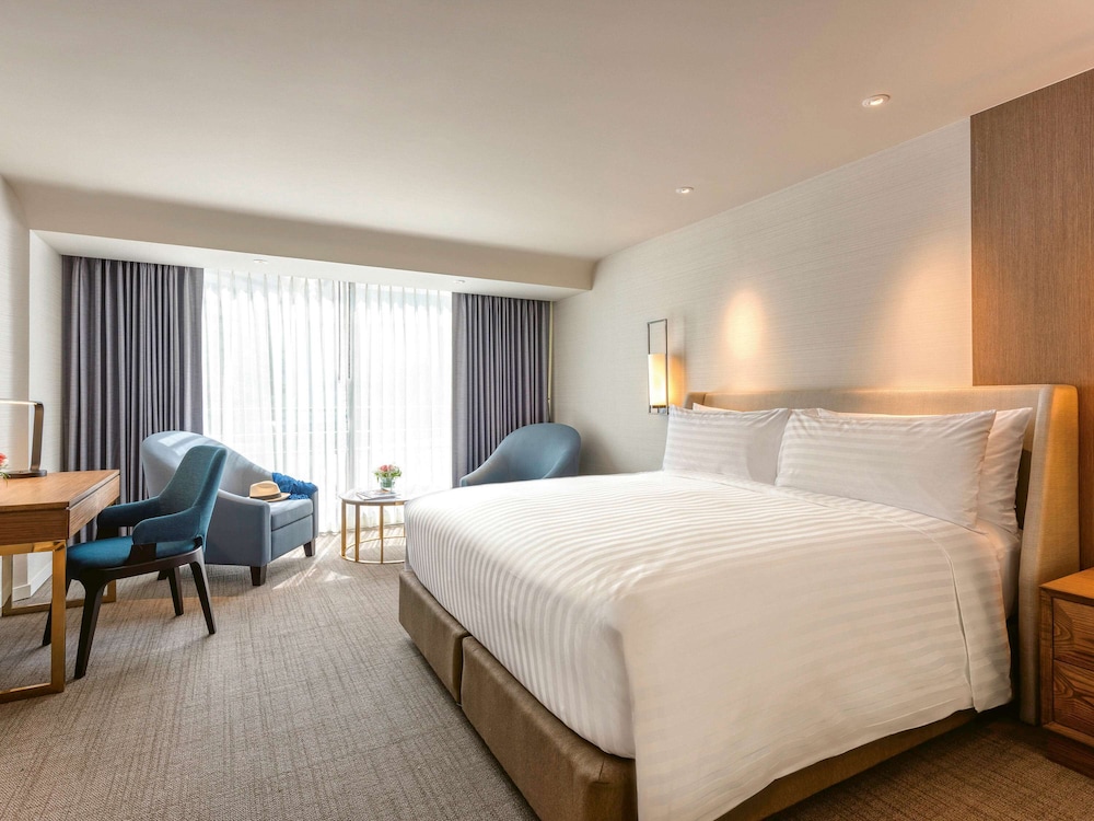 DELUXE, KING BED