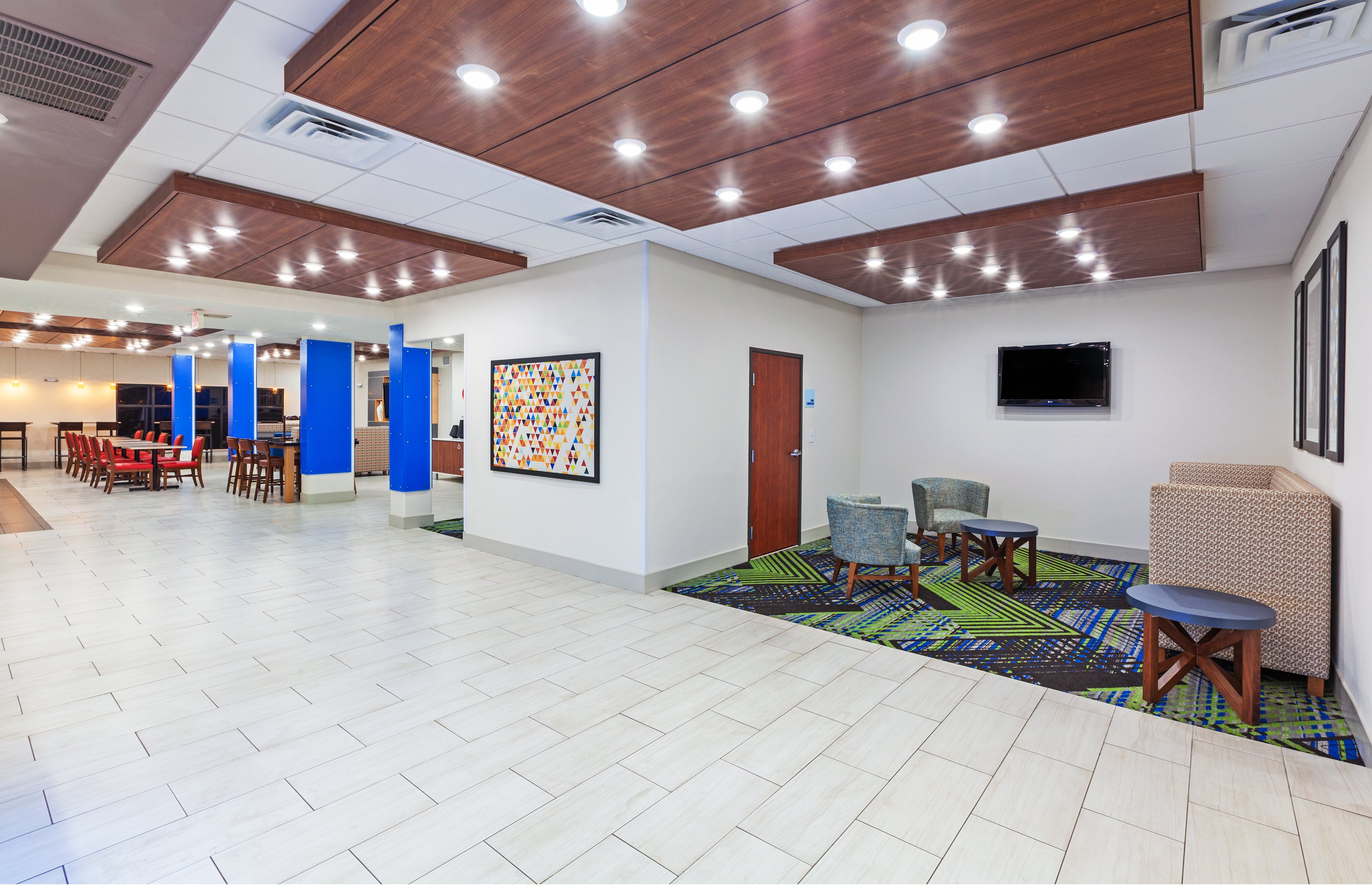 Holiday Inn Express Hotel & Suites Sealy 33/47