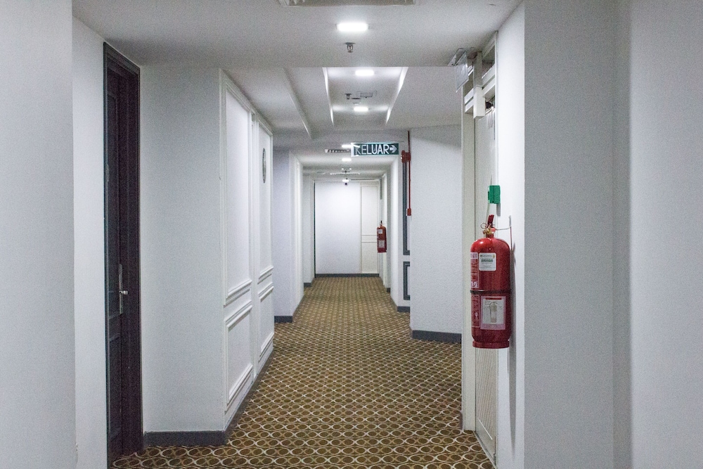 THE 5 ELEMENTS HOTEL 52/74