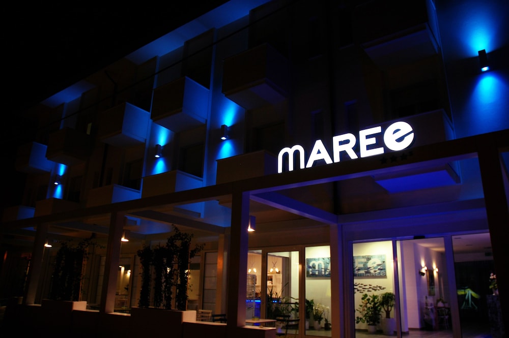 Maree Hotel 2/48