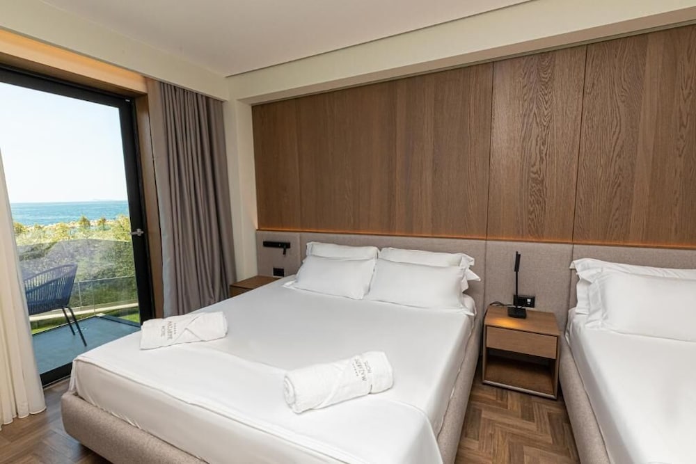Mazarine Hotel and Restaurant 22/59