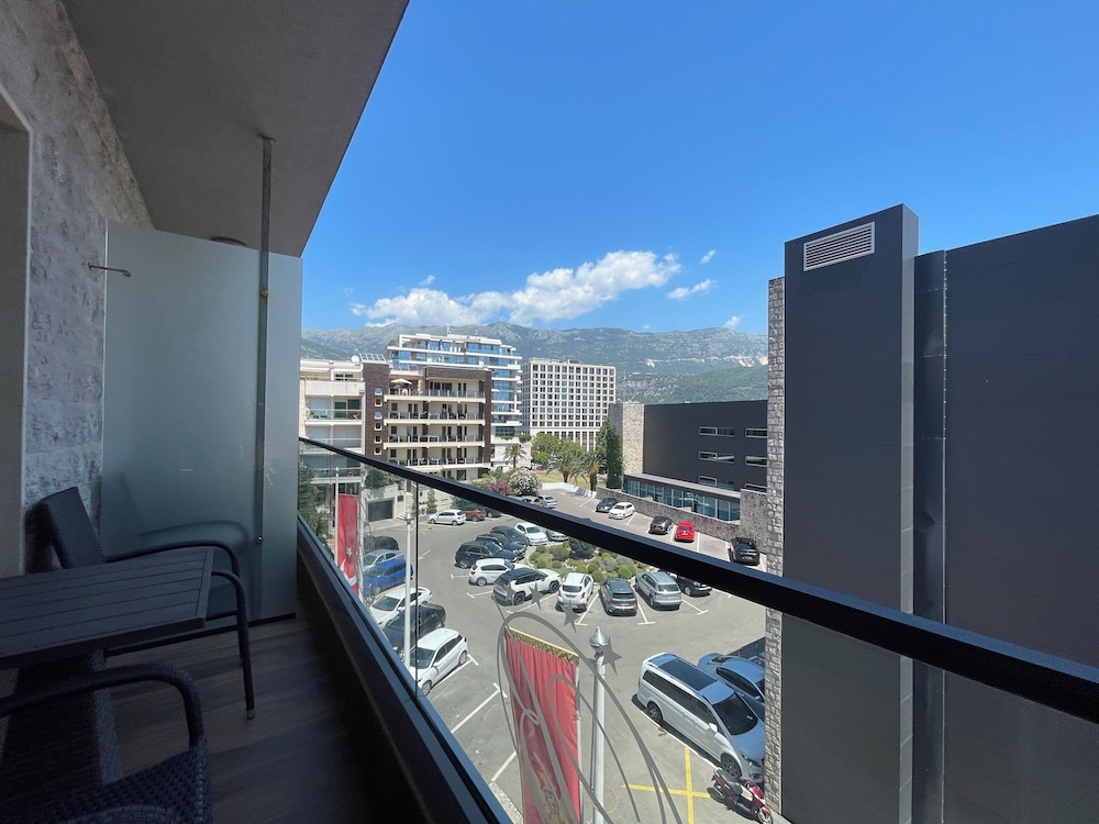 HOTEL BUTUA RESIDENCE 79/100