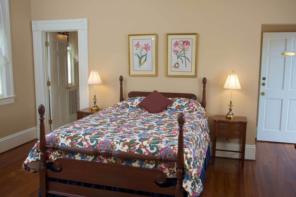 Lookaway Inn 32/64