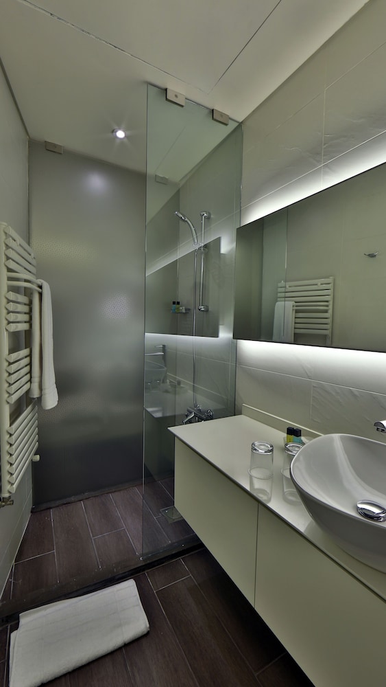 Three O Nine Hotel 42/50