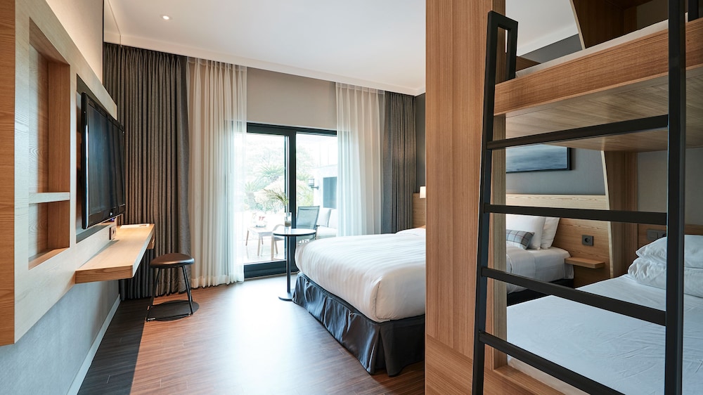 The Suites Hotel Jeju 27/73