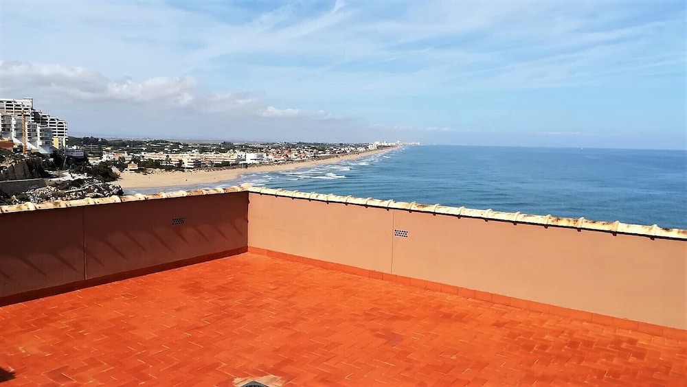 El Faro Aparthotel 25/36