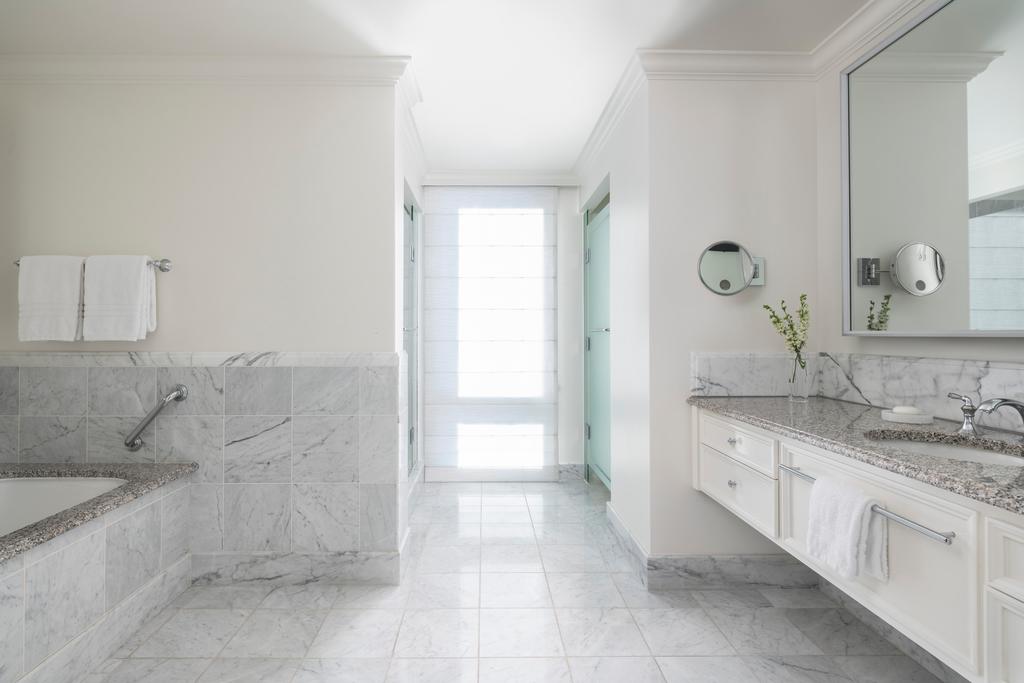 Room, Waterfall View, Accessible