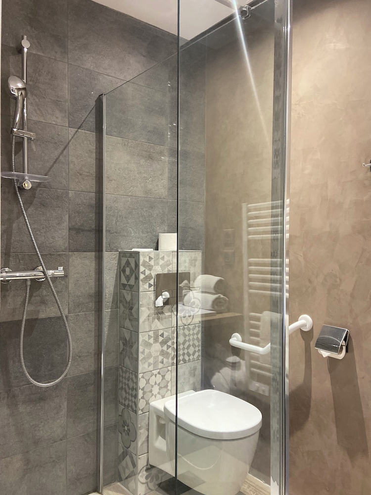 CHATEAU DE FERE HOTEL 46/50