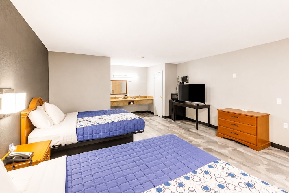 Freer Executive Inn and Studios by OYO 13/44