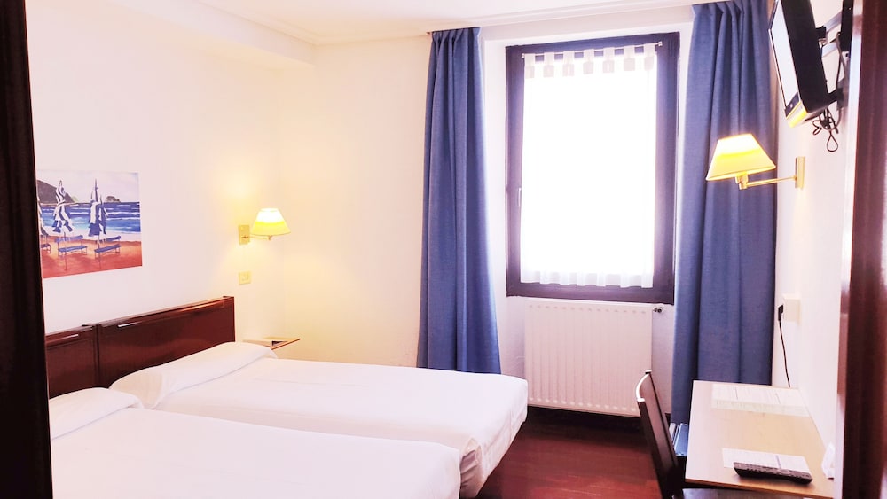 Zarauz Hotel 8/22
