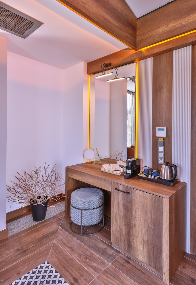 Casa Bi ( +12 ) 3/46