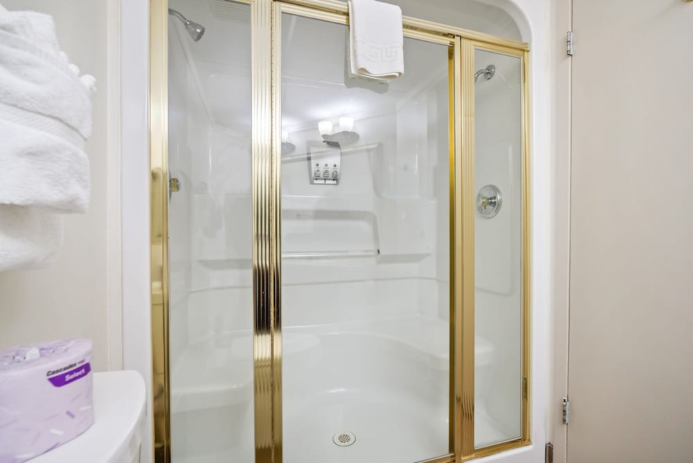 Guest House Inn And Suites 46/46