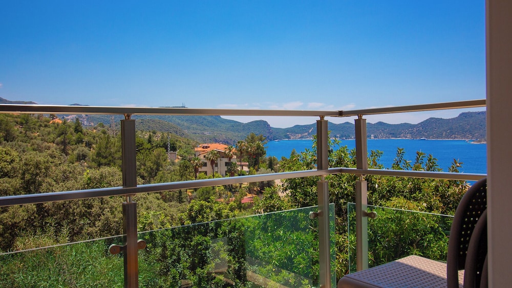Kas Maki Hotel 47/50
