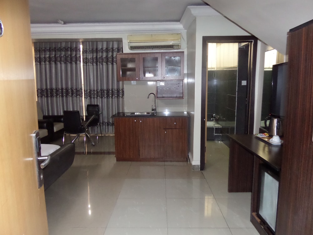 Primal Hotel GRA-Ikeja 9/50