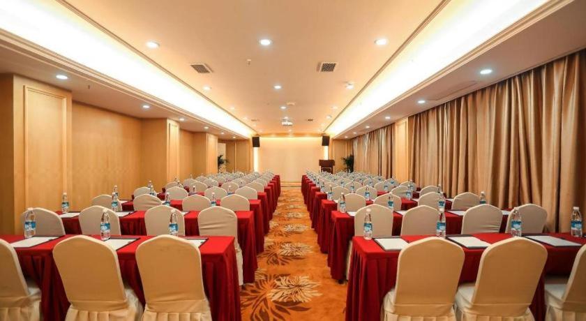 Vienna Hotel (North Square of Chengdu North Railway Station) 44/50