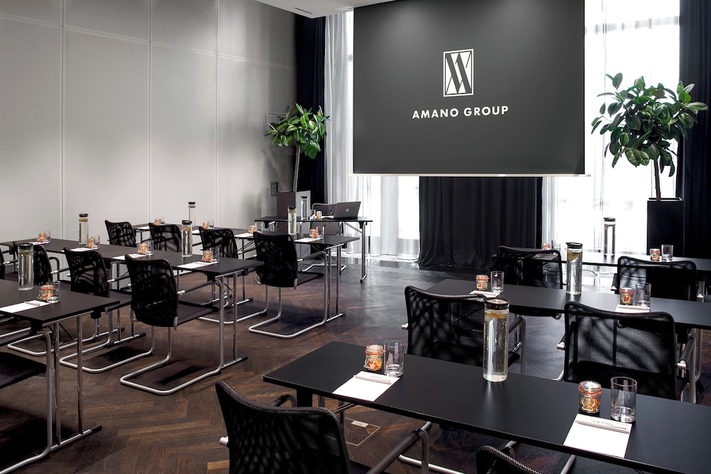 Hotel AMANO Grand Central 62/76