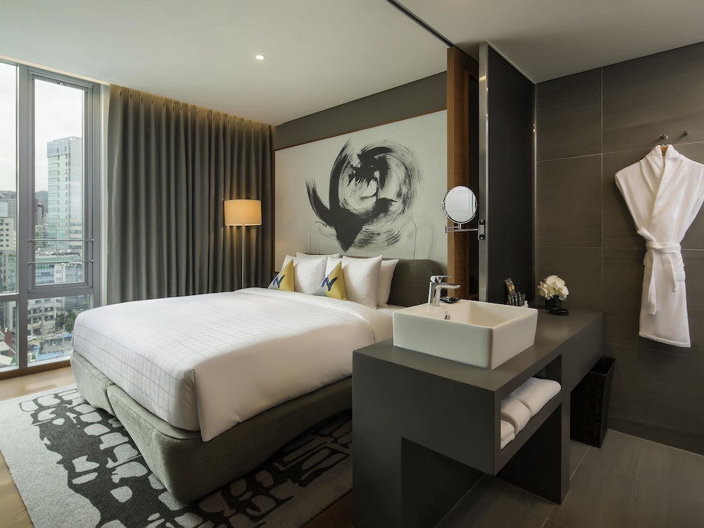 Novotel Ambassador Seoul Dongdaemun Hotels and Residences 36/75