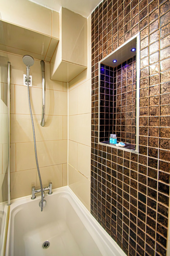 Imperial Court Suites 56/59