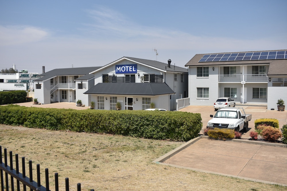 Coachmans Inn Motel 3/34