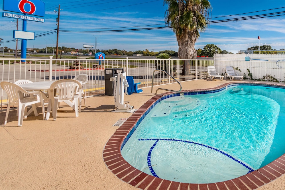 Motel6 San Marcos, TX - North in SAN MARCOS - TX