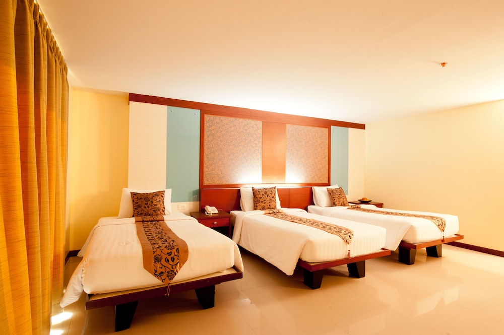 Convenient Grand Plus Hotel Suvarnabhumi 26/44