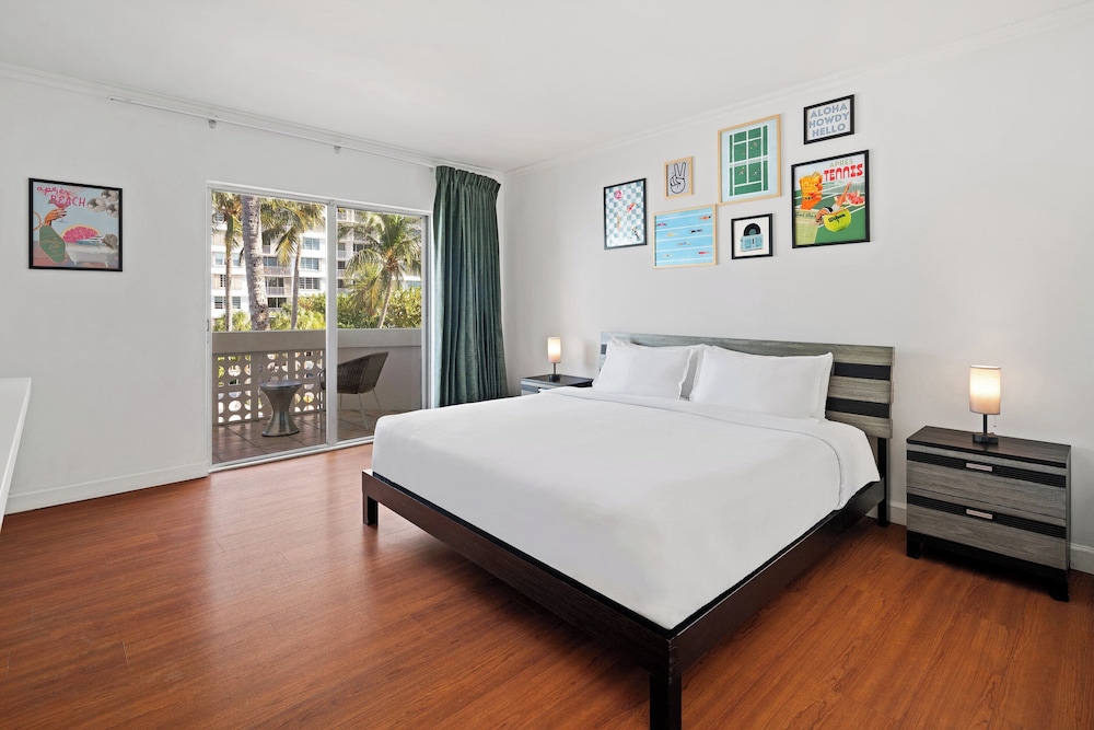 1 Bedroom, Suite, King Bed, Bay View, Balcony
