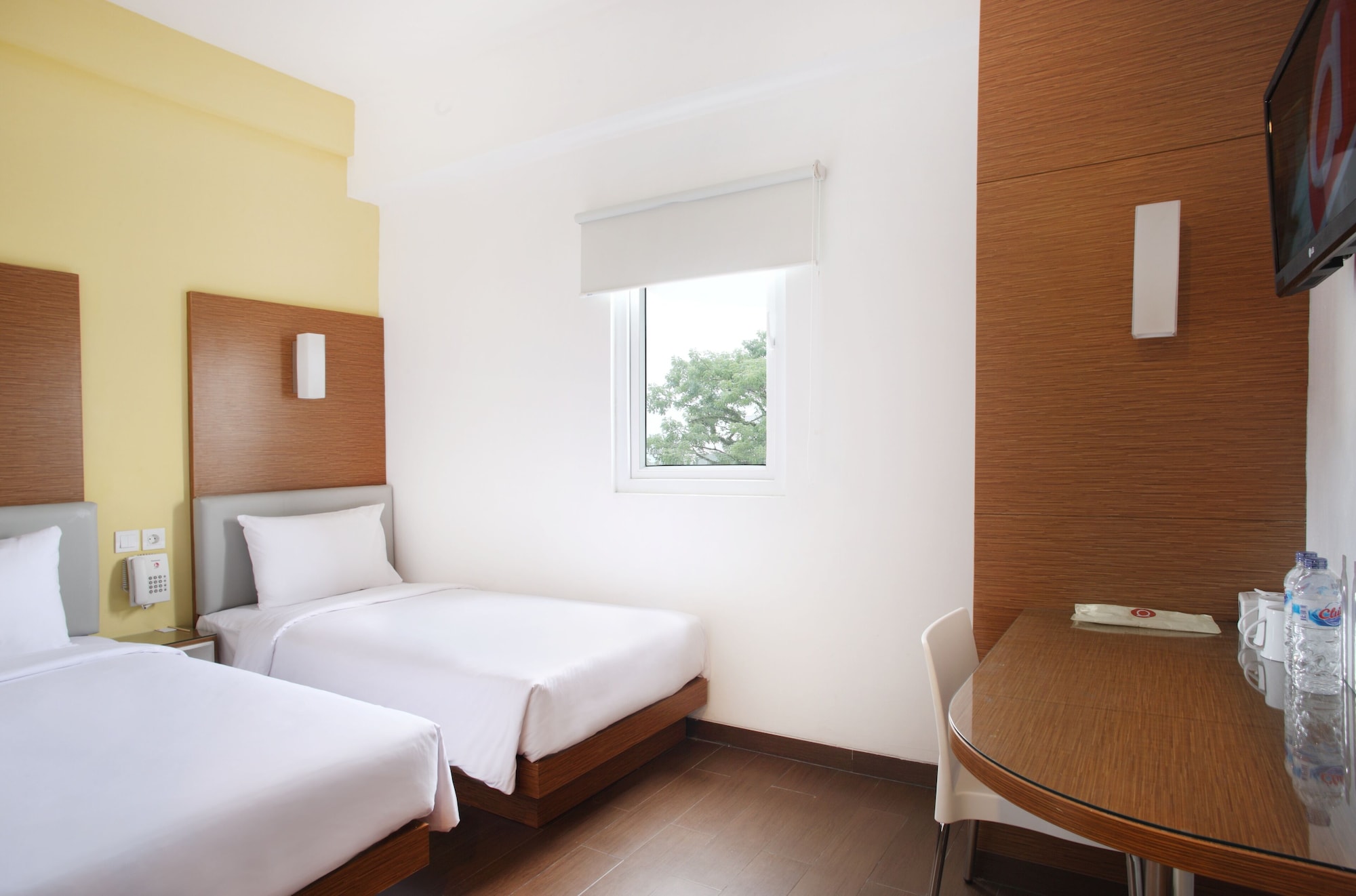 Smart, Queen Bed