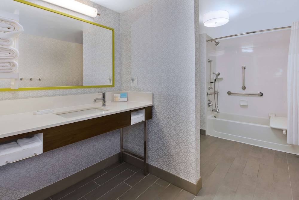 Hampton Inn Traverse City 27/45