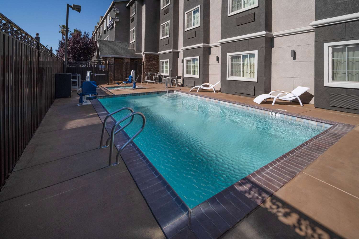 Microtel Inn Suites By Wyndham Tracy 62/67