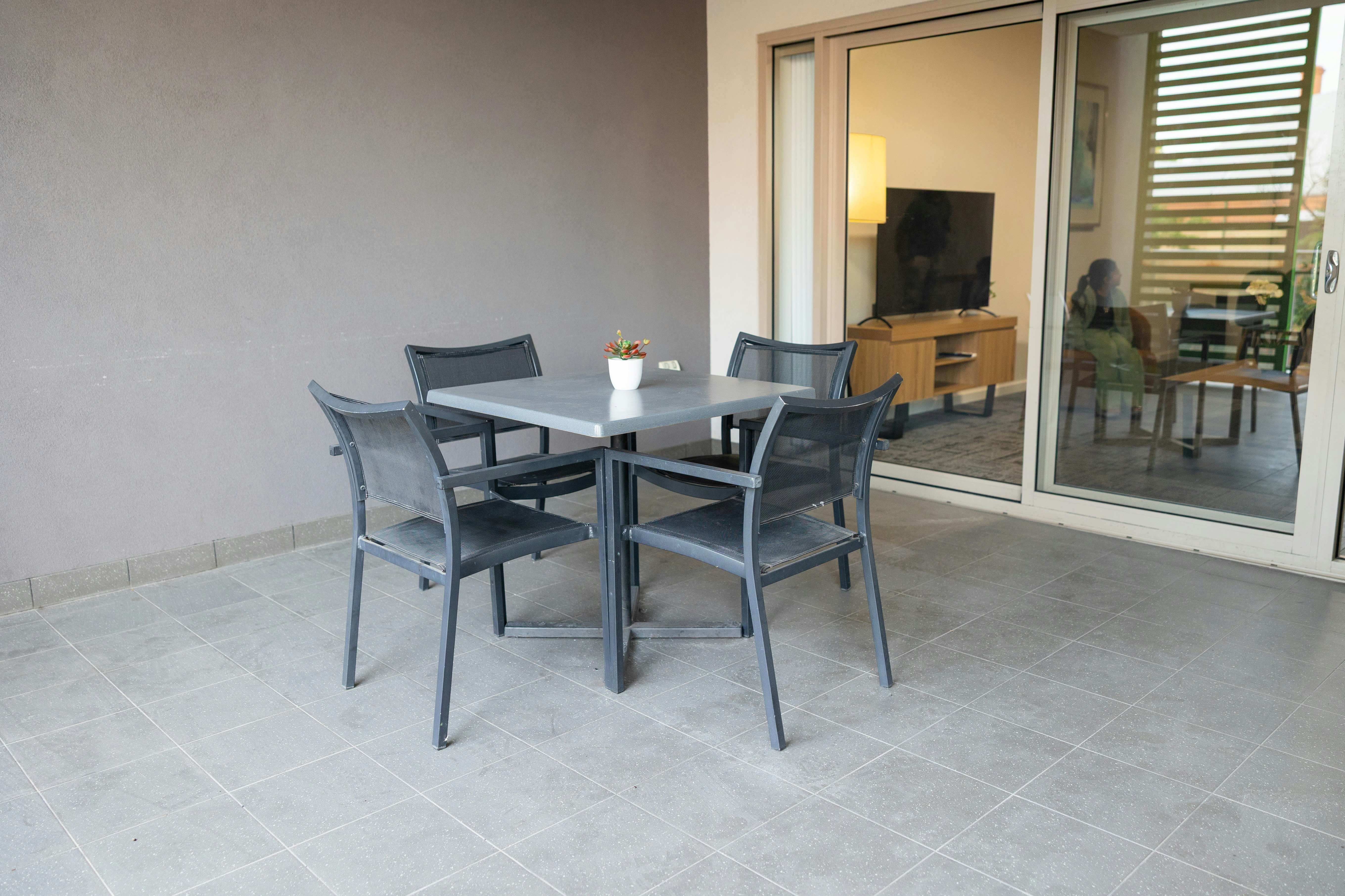 Baileys Serviced Apartments 66/76
