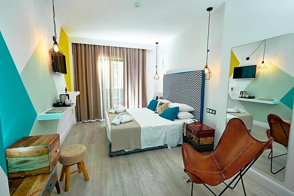 Blue Bottle Hotel 23/90